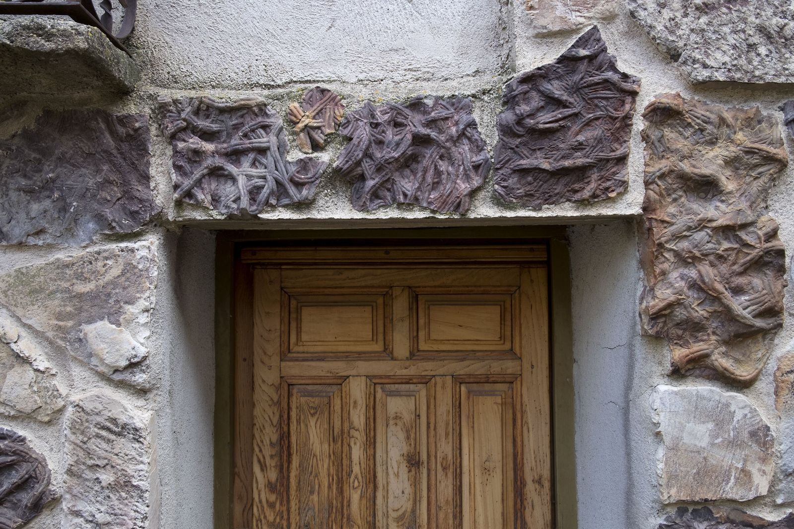 Foto de una de las fachadas de una vivienda de Monsagro | Foto: Jesús Formigo