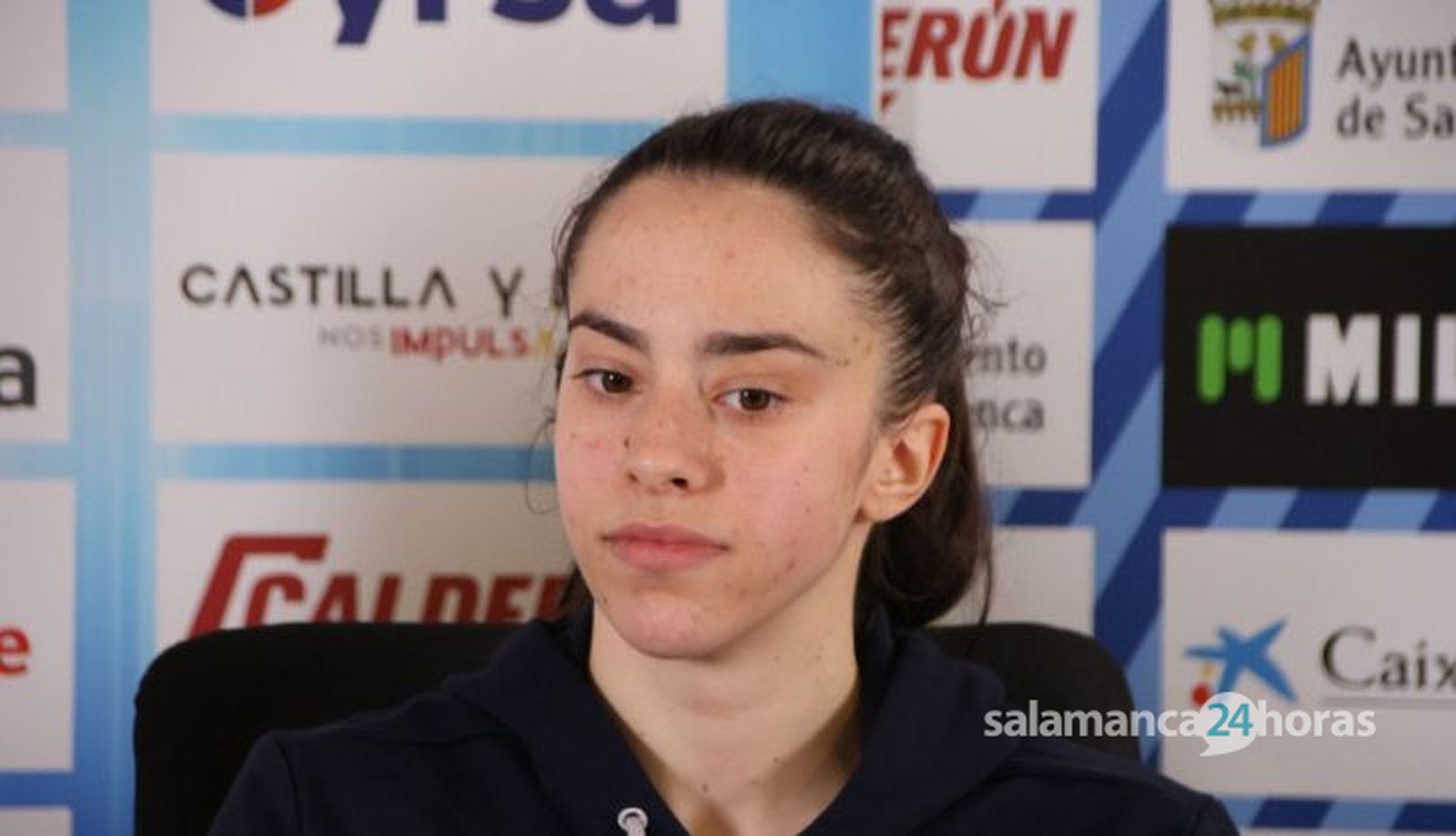 Presentación de Jespersen y Lekovic como jugadoras de Perfumerías Avenida