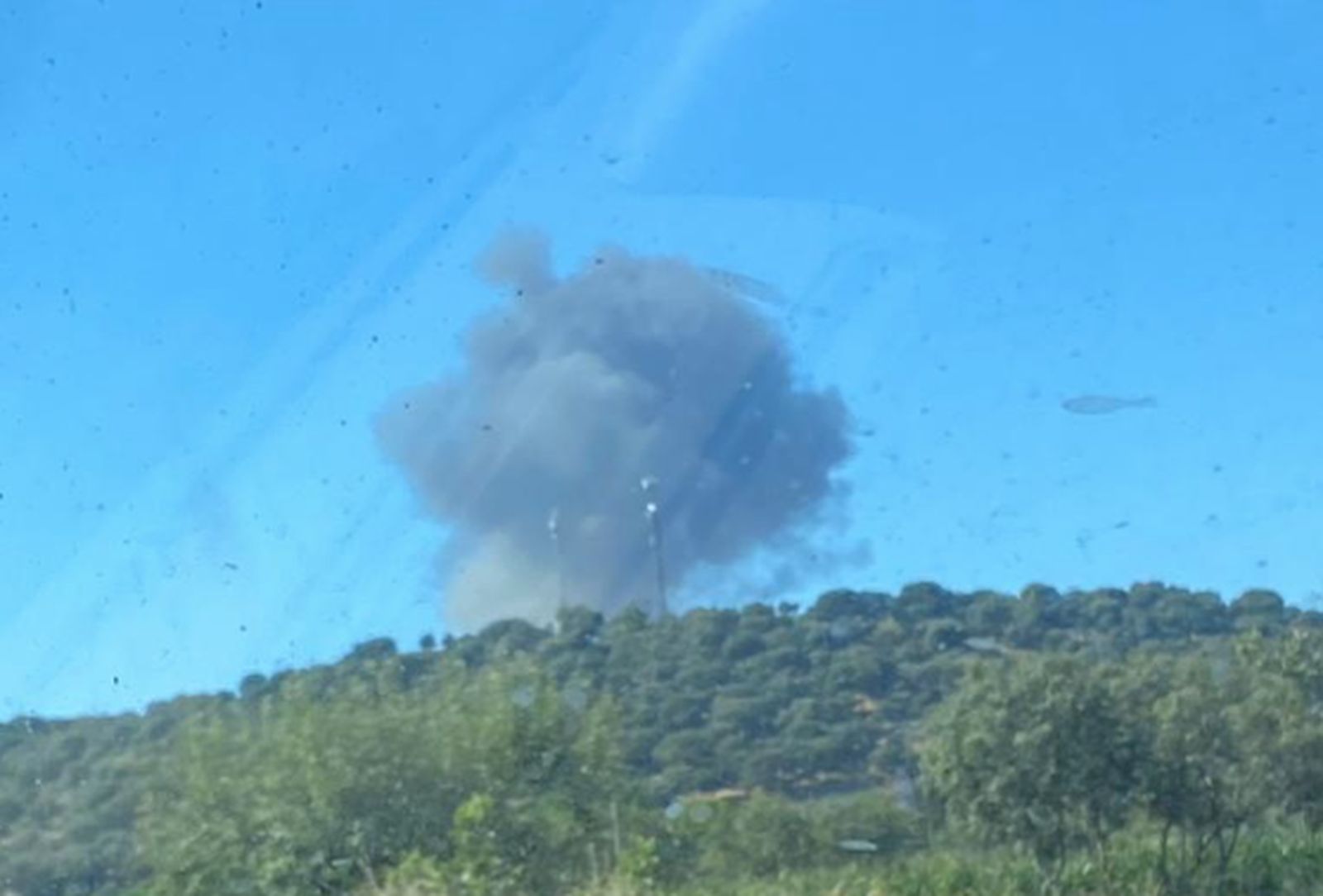 Una nave agrícola se incendia en la carretera del Bodón y medio terrestres y aéreos sofocan las llamas