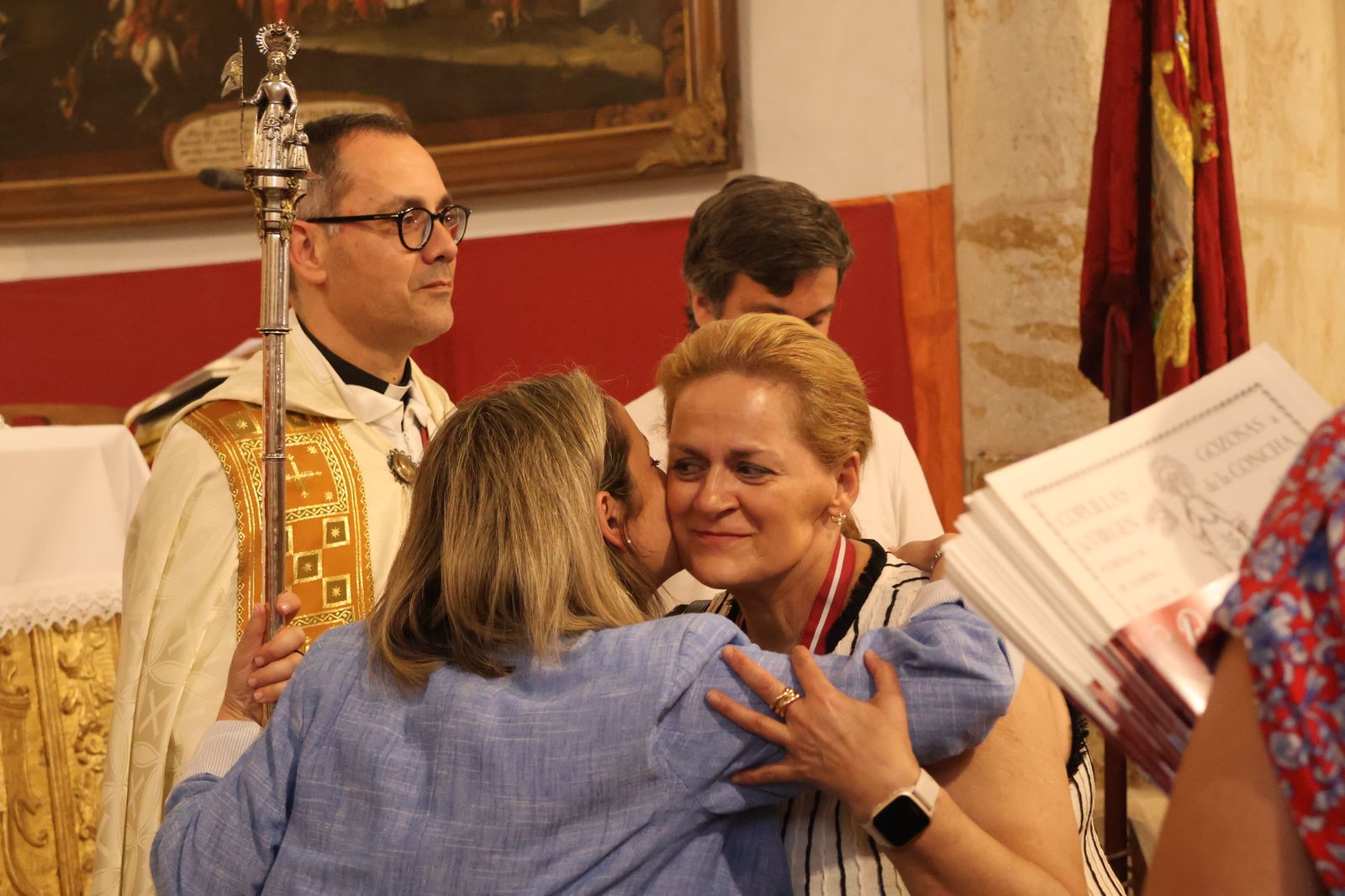 entrada-de-nuevos-hermanos-de-la-cofradia-de-la-concha-25