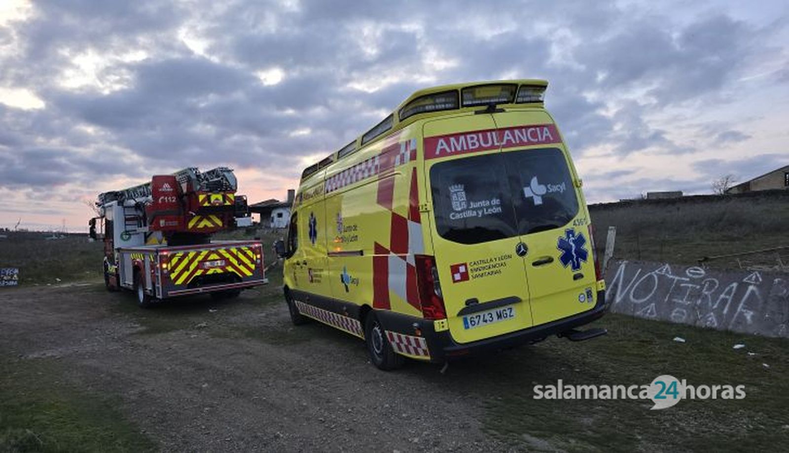 Bomberos y ambulancia en los entornos del antiguo puente ferroviario de La Salud Bomberos y ambulancia en los entornos del antiguo puente ferroviario de La Salud