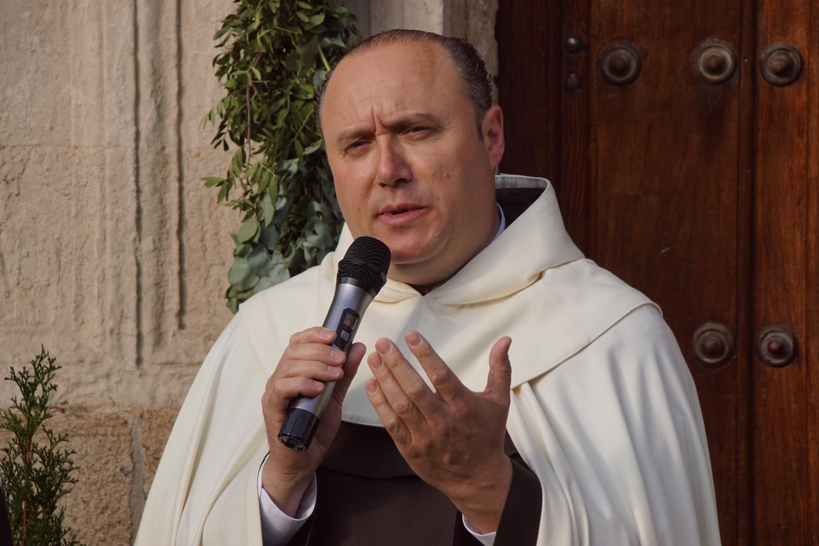 apertura-de-la-basilica-de-la-anunciacion-para-venerar-el-cuerpo-de-santa-teresa-en-alba-de-tormes-fotos-juanes-22