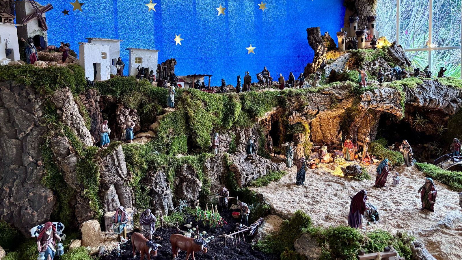 M.S.V. - Belén situado en una vivienda de Villamayor (1).JPG