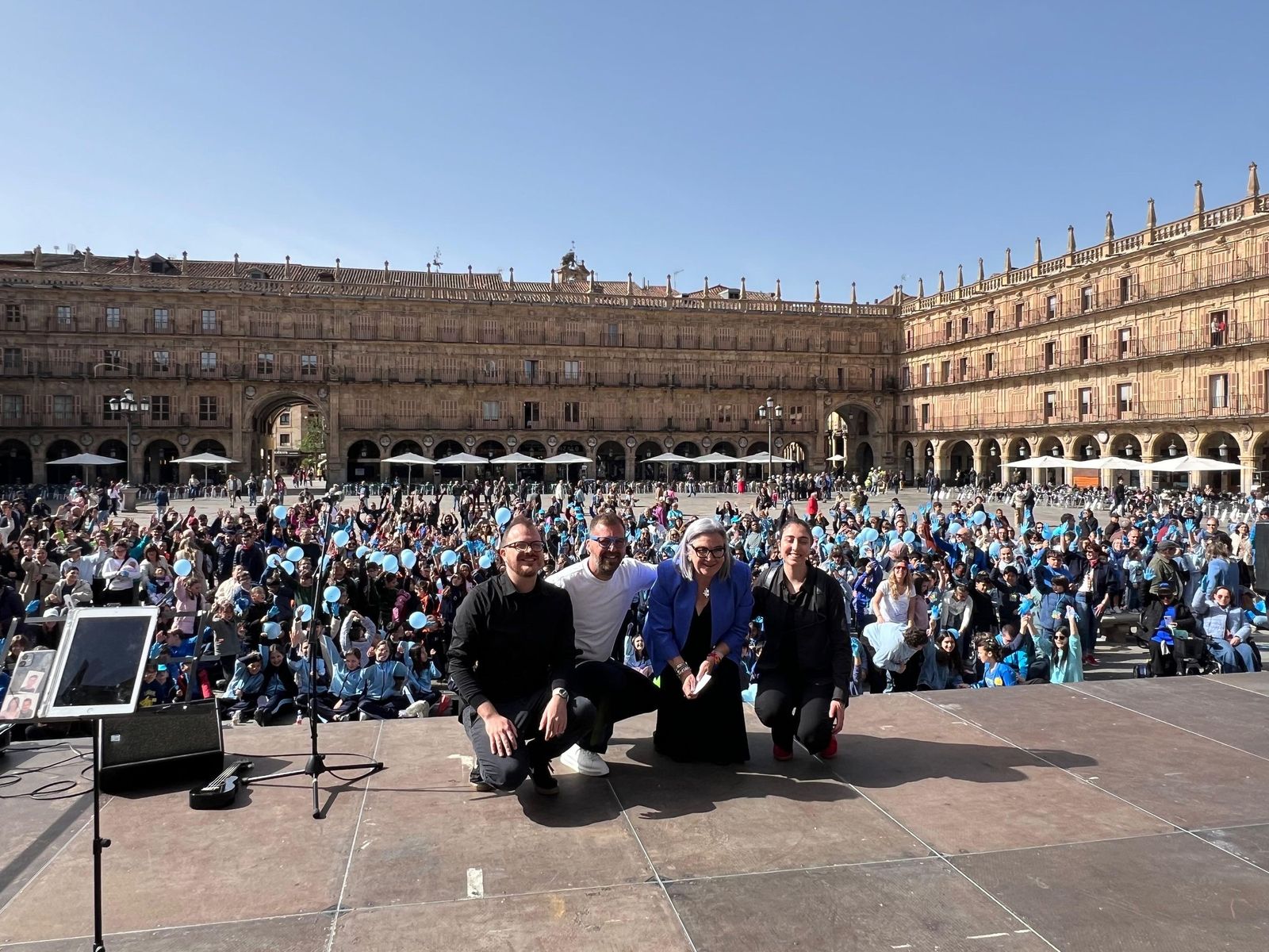 Celebración en la Plaza del Día Mundial de Concienciación sobre el Autismo