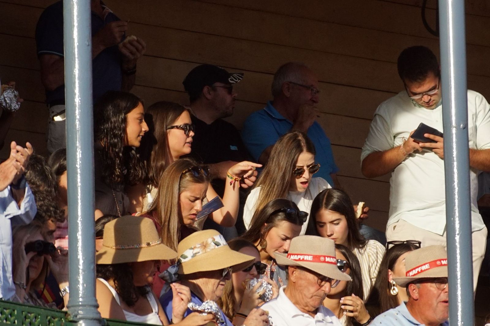 Así han vivido los salmantinos el primer festejo de la feria taurina 2025: imágenes del ambiente en los tendidos y en el patio de cuadrillas