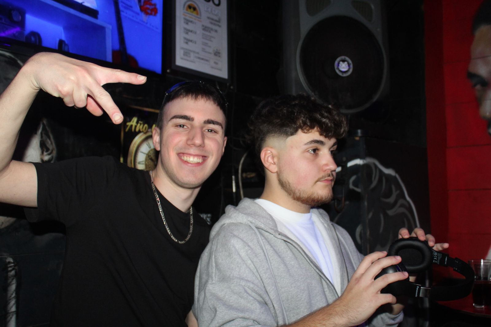 El Fin de Año Universitario continua por los bares de la capital del Tormes tras las doce campanadas