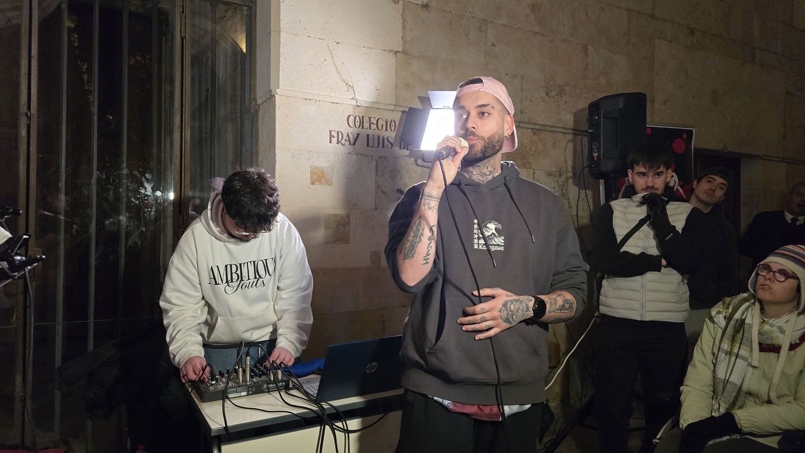 Día Internacional y Europeo de las Personas con Discapacidad con un acto especial que combina luz, arte urbano, música y participación comunitaria, con el objetivo de visibilizar la diversidad y reivindicar una sociedad más inclusiva.