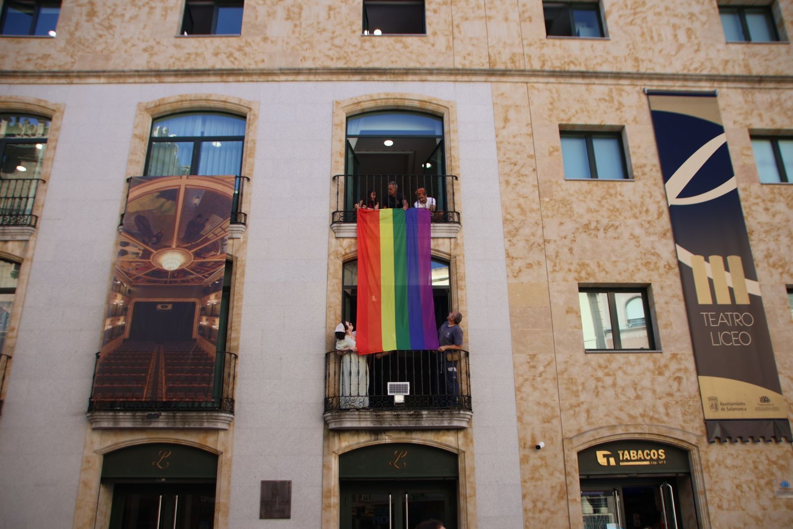 Colocación de la bandera con motivo del Día Internacional del Orgullo LGTBI+ Colocación de la bandera con motivo del Día Internacional del Orgullo LGTBI+