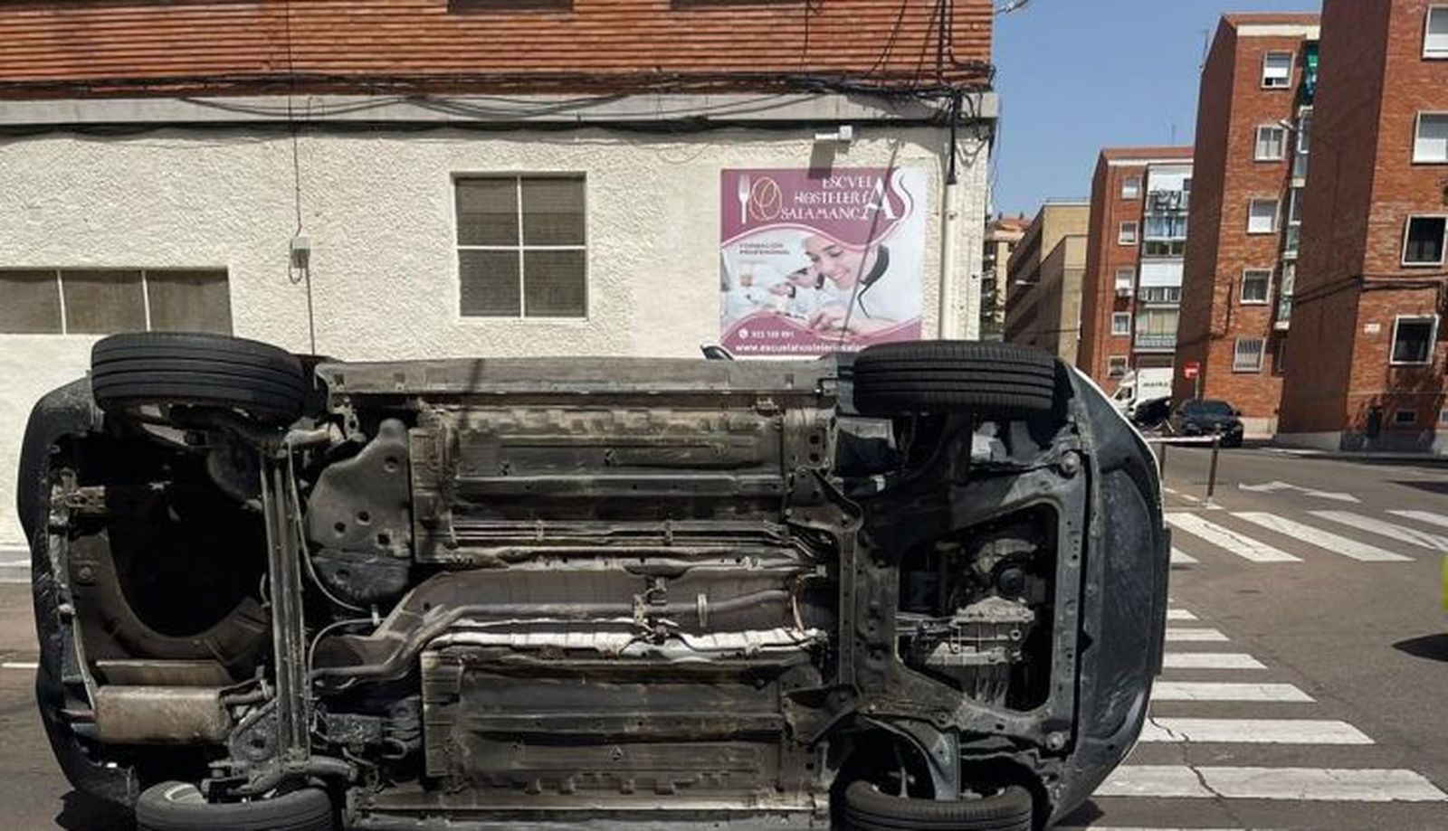 Imagenes del accidente entre dos turismos en el cruce entre la calle Santa Marta y Candelario (7)