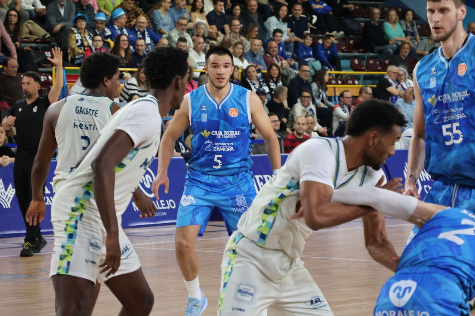 GALERÍA | El duelo entre el CB Zamora y el Hestia Menorca, en imágenes