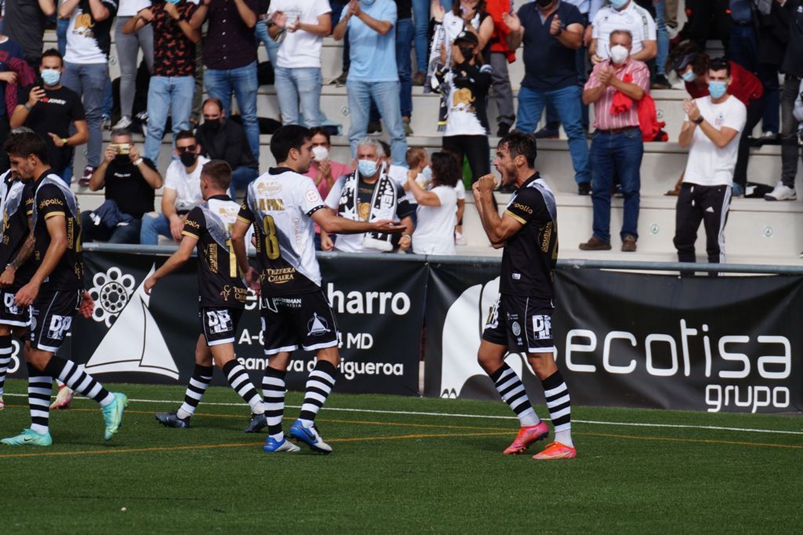 Espina celebra el gol de la victoria ante el Deportivo / FOTO SALAMANCA24HORAS.COM Espina celebra el gol de la victoria ante el Deportivo / FOTO SALAMANCA24HORAS.COM