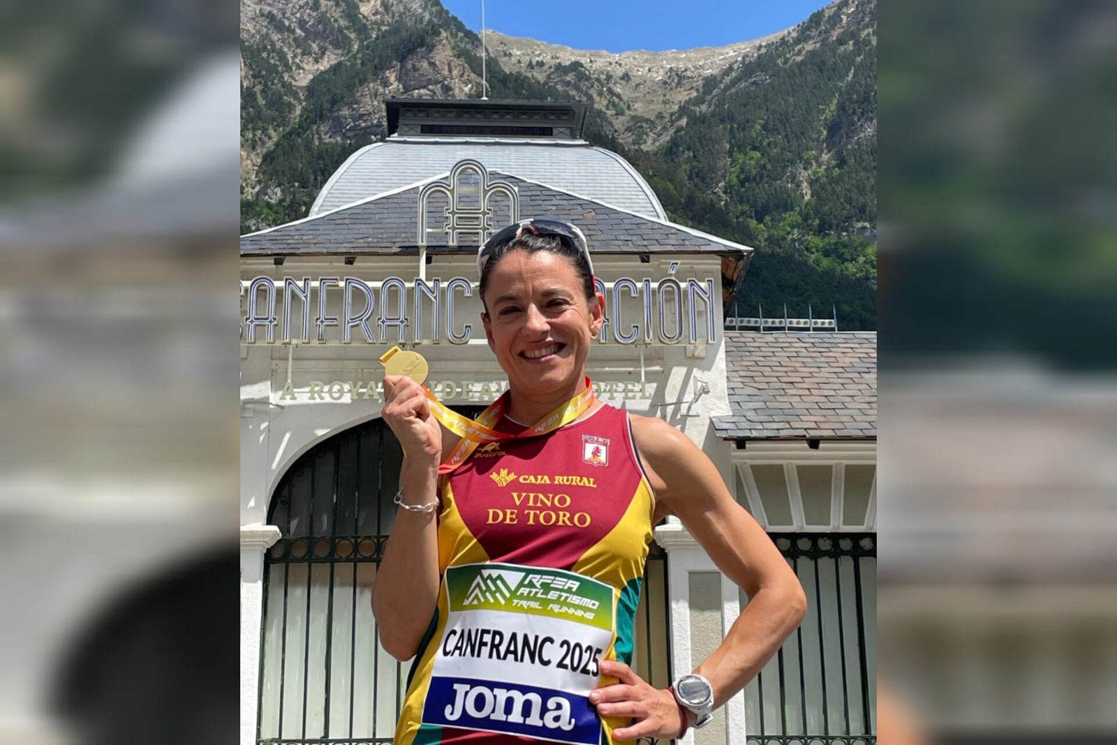 Verónica Sánchez con su medalla de oro