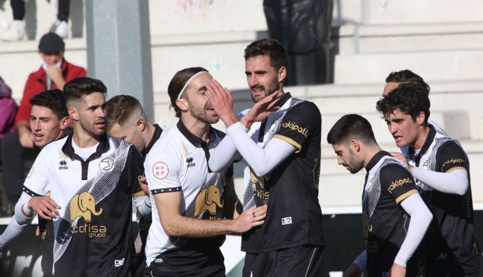 De Miguel celebra su gol ante la UD Logroñés / FOTO SALAMANCA24HORAS.COM