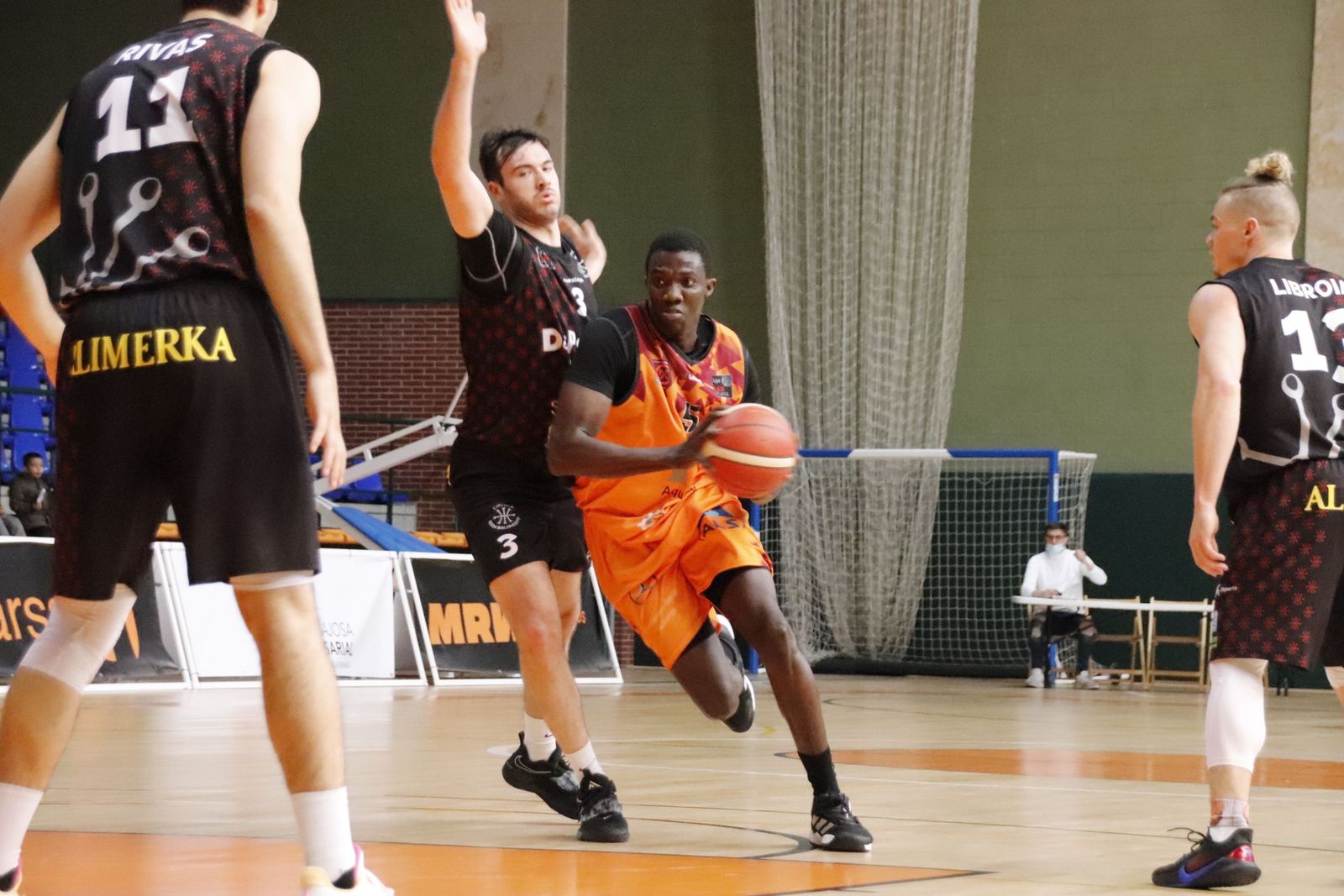 Imagen del Carbajosa Basket – Círculo Gijón Baloncesto | FOTO SALAMANCA24HORAS.COM