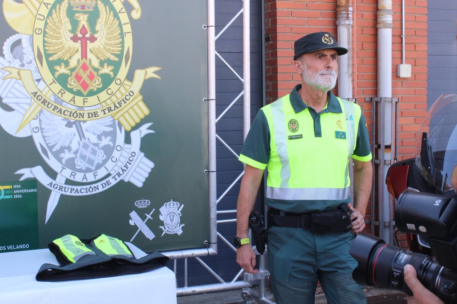 Motos camufladas y chaleco airbag, la nueva cara de la Guardia Civil de Tráfico de Salamanca