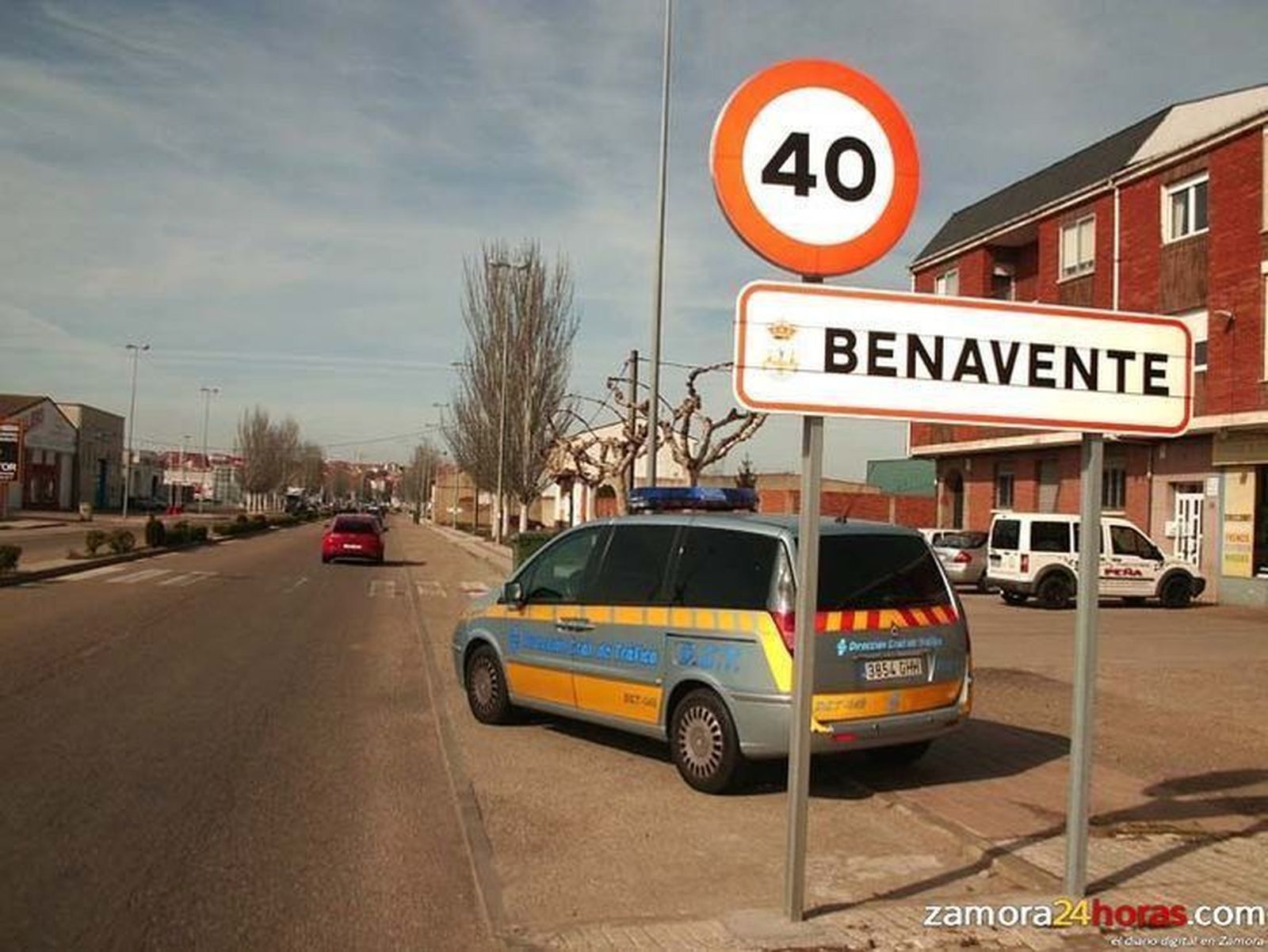 La Policía Local de Benavente controla la velocidad con un radar en Federico Silva