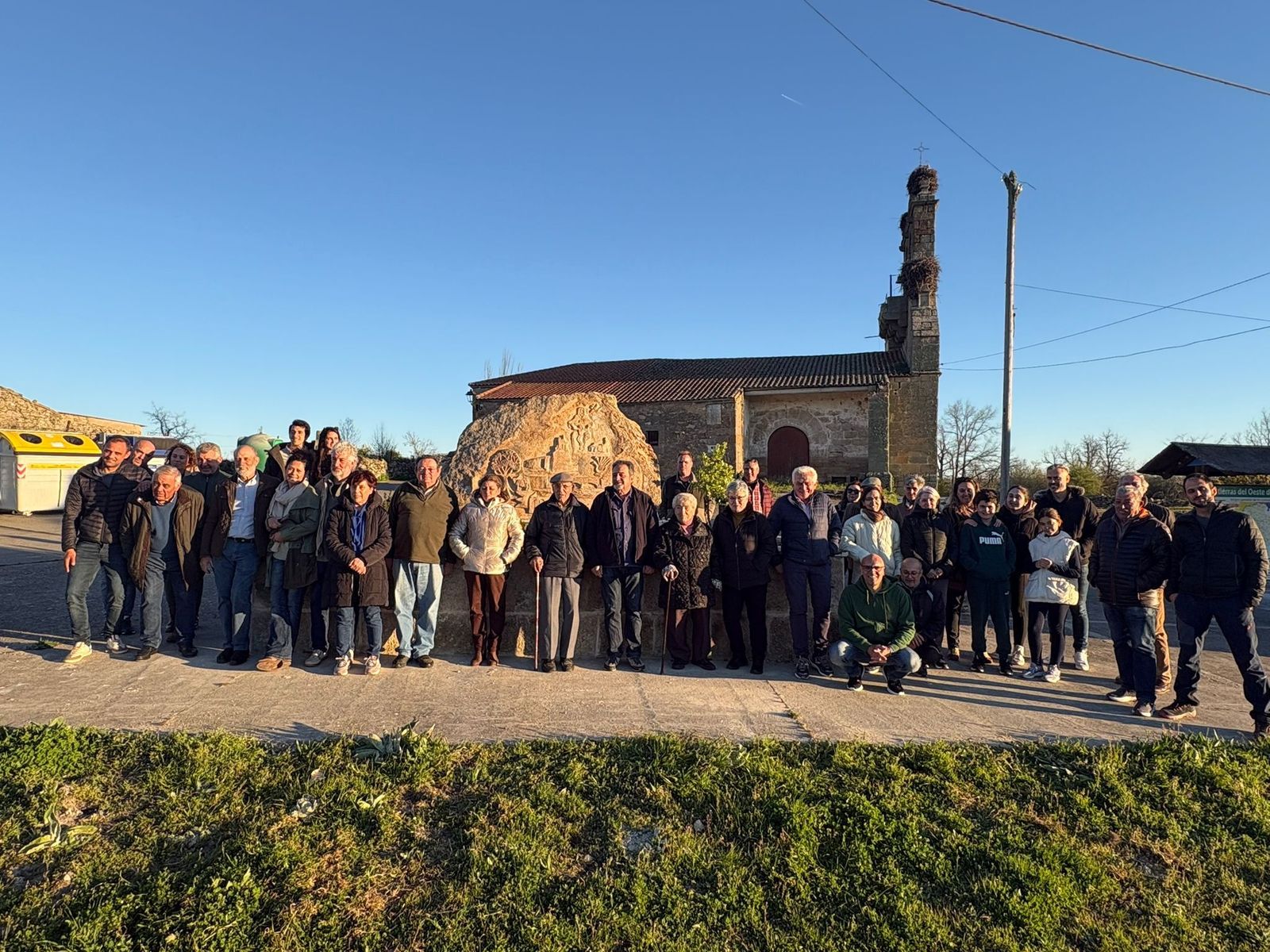 Iruelos rinde homenaje a su identidad con la inauguración de un monumento creado por sus propios vecinos