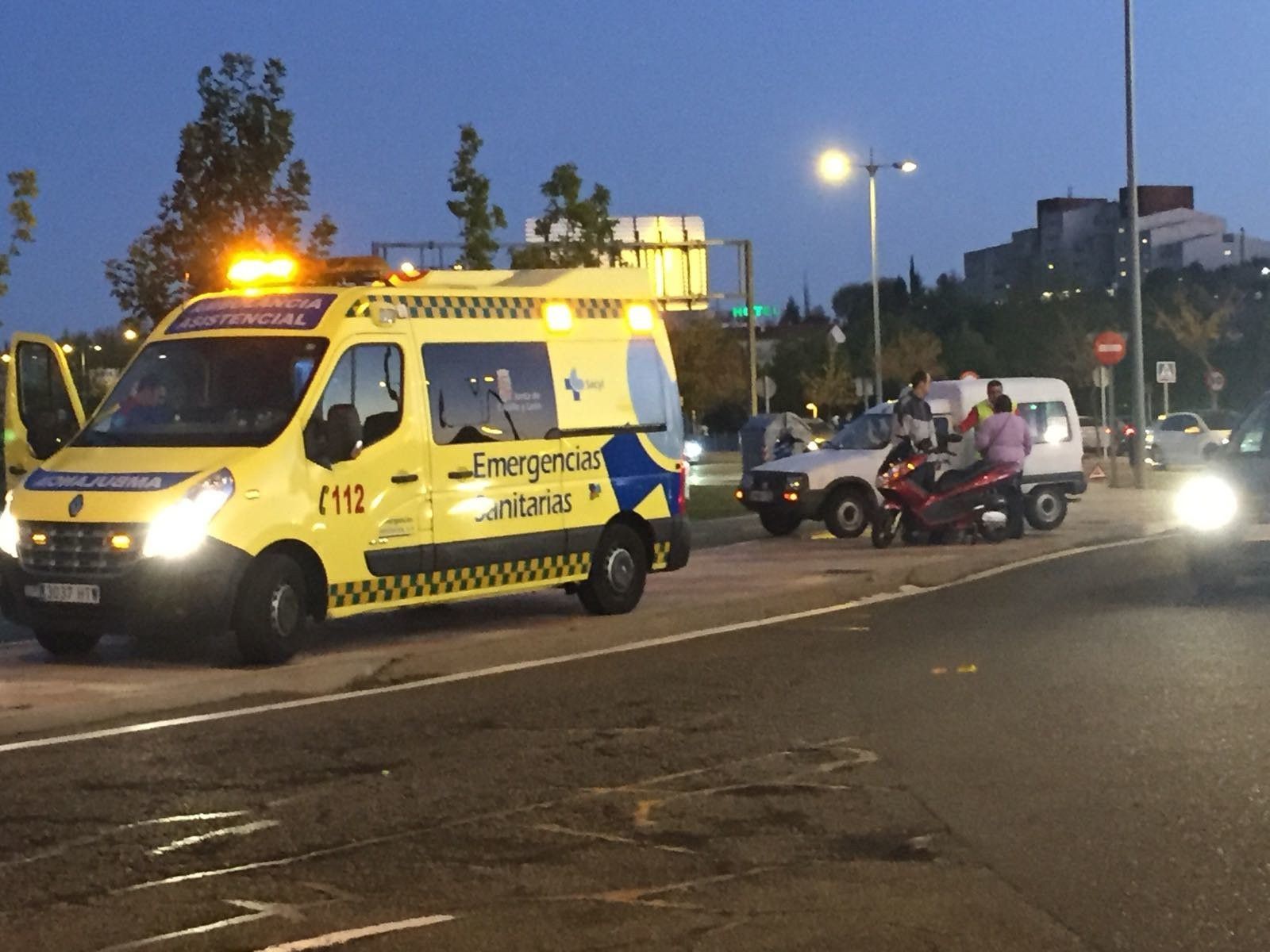 Colisión en la rotonda de Salas Bajas Colisión en la rotonda de Salas Bajas