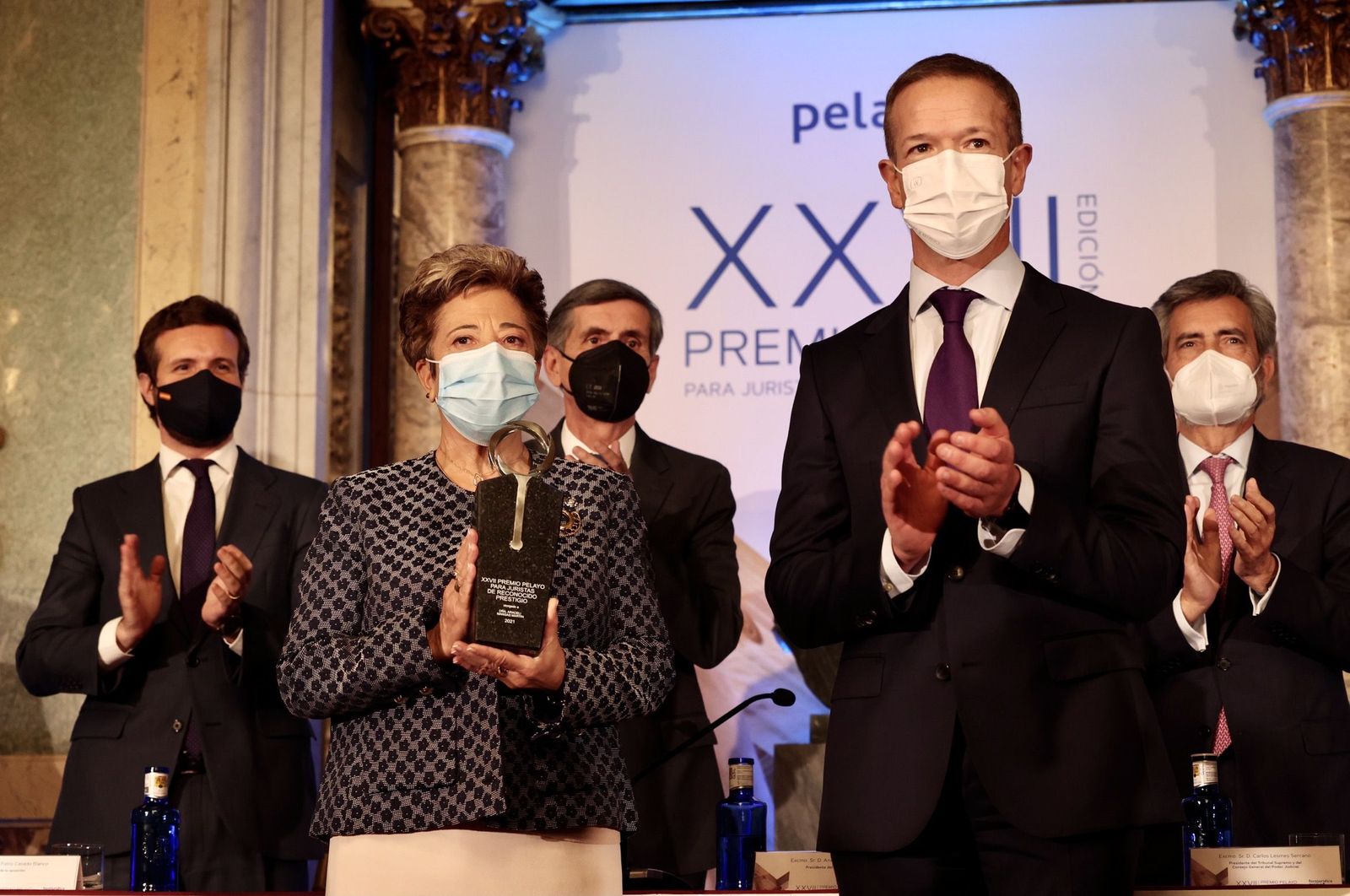 La catedrática salmantina Araceli Mangas recibe el reconocimiento. ICAL