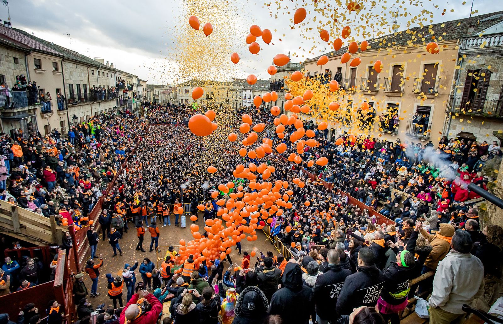 Gran ambiente en el inicio del Carnaval del Toro 2026: el Campanazo en imágenes