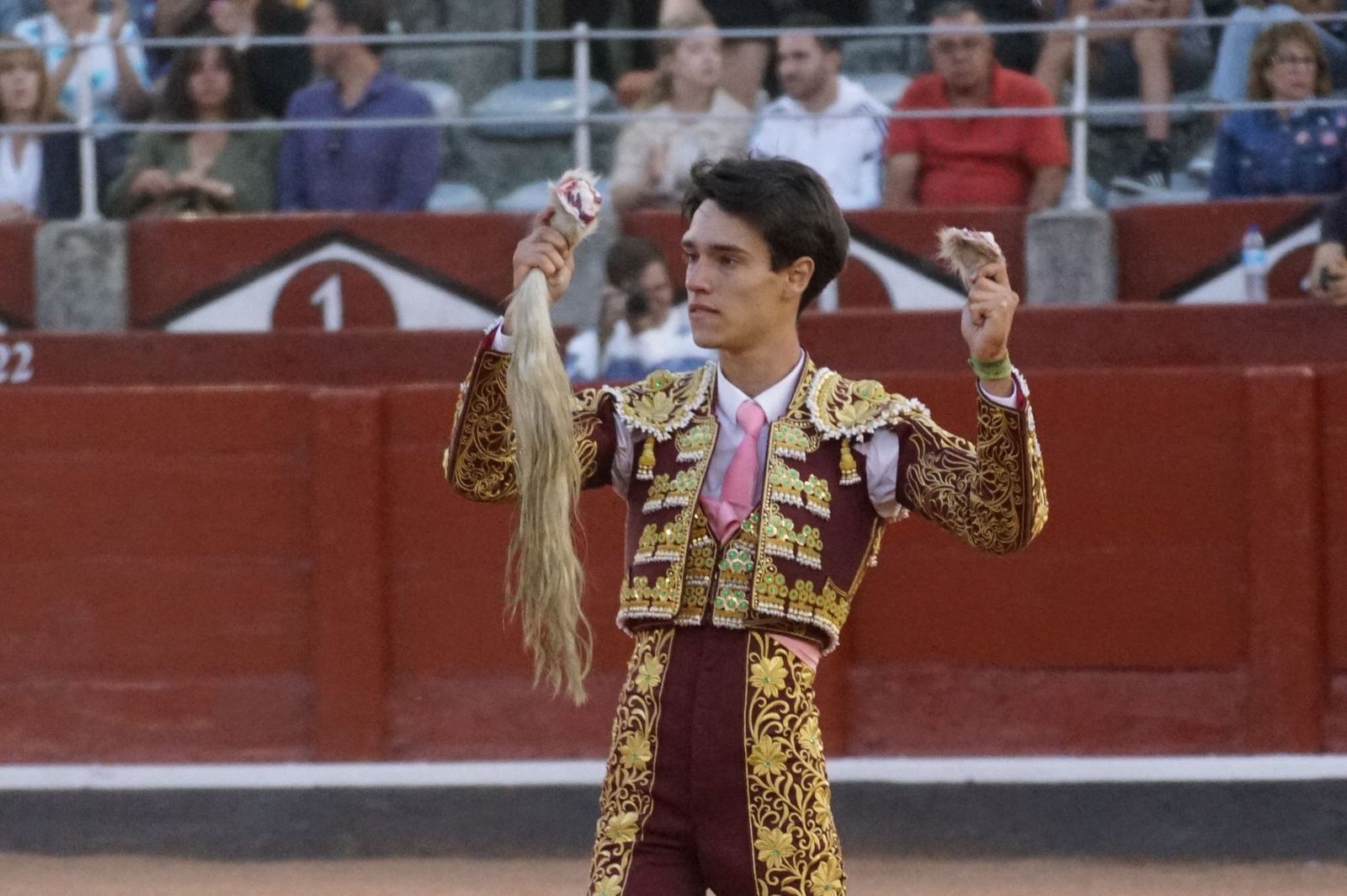 Clase práctica con alumnos de la Escuela de Tauromaquia de Salamanca (Diego Mateos, Noel García y Álvaro Rojo con erales de Esteban Isidro)