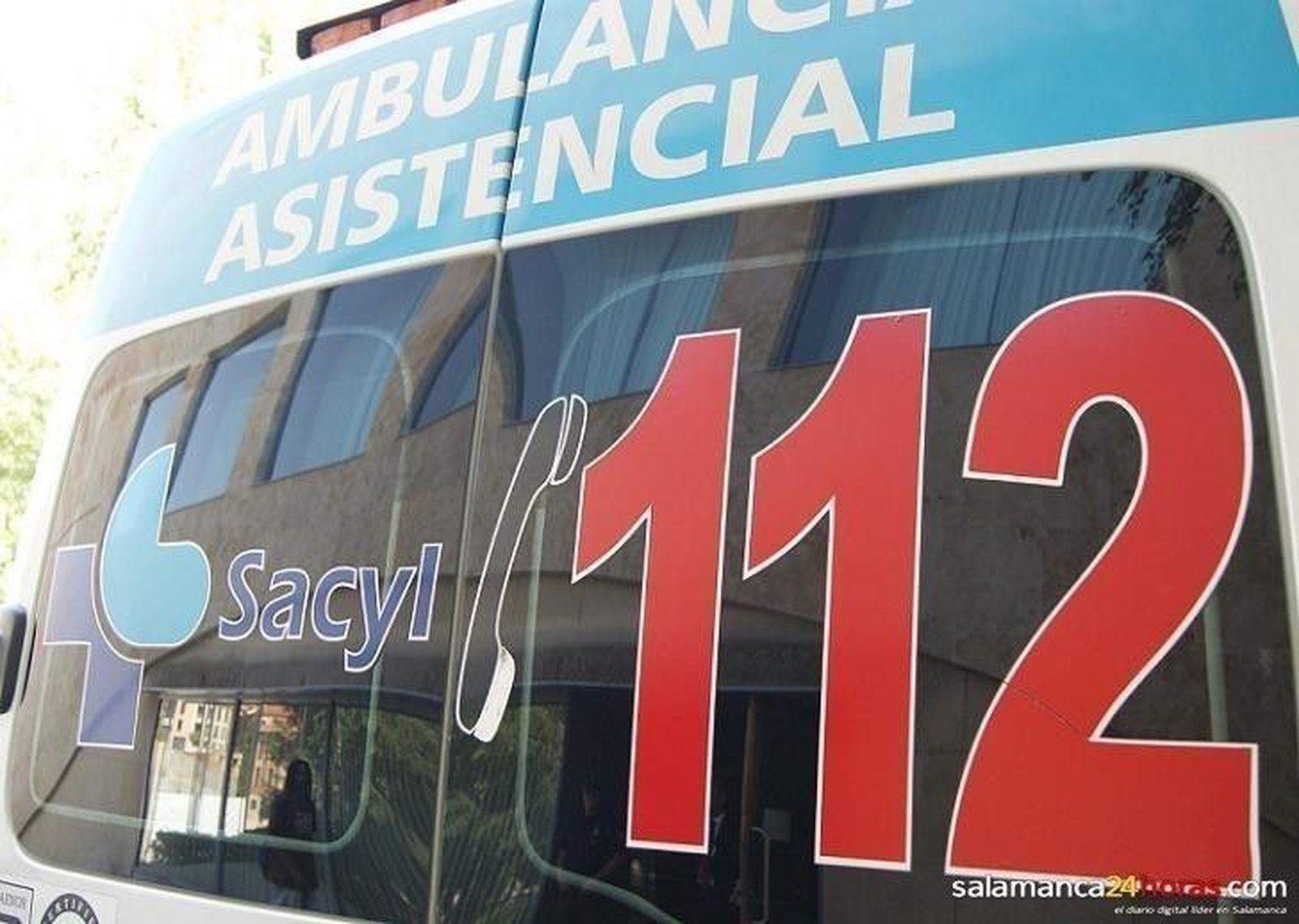 Un turismo atropella a una mujer en la calle Reyes Católicos Un turismo atropella a una mujer en la calle Reyes Católicos