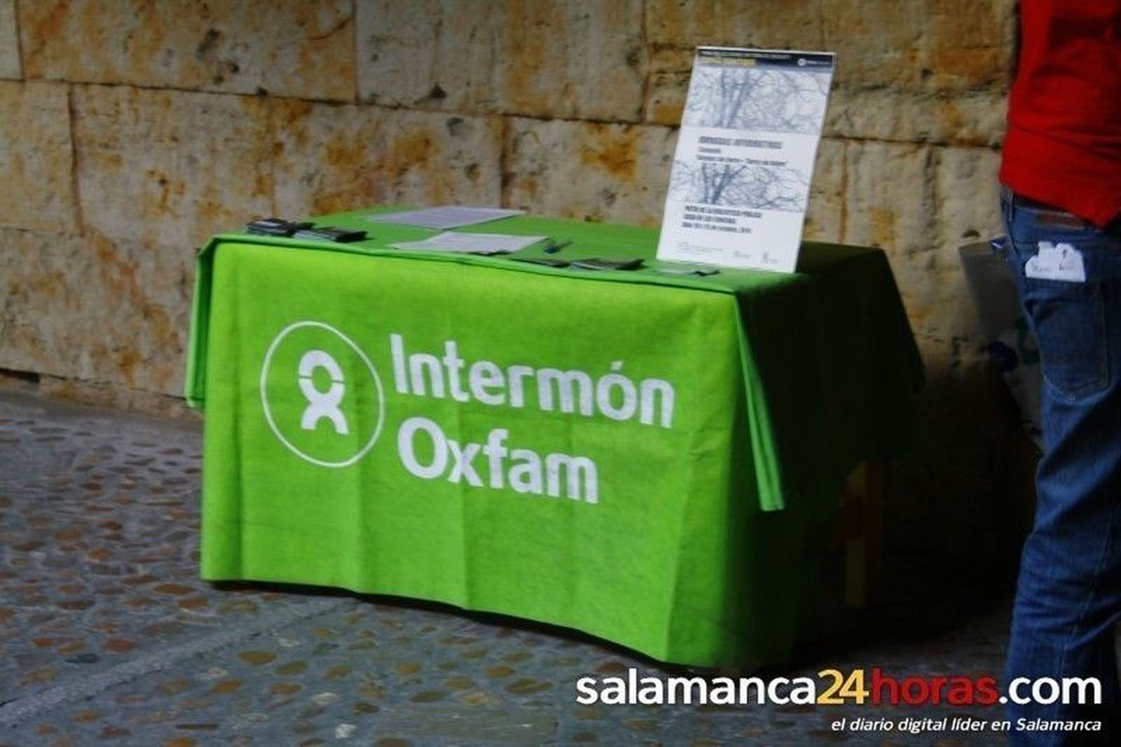 Recogida de firmas de Intermón Oxfam
