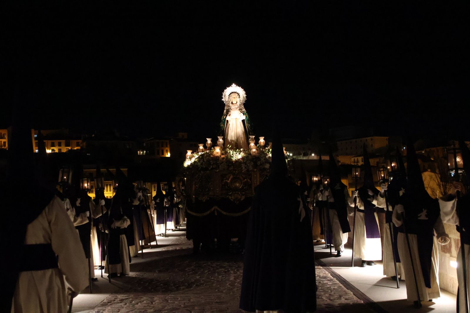 GALERÍA | Revive en imágenes la procesión de Jesús del Vía Crucis