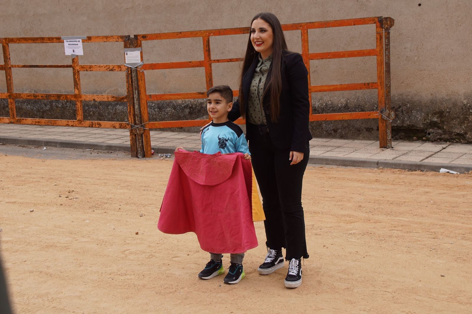 ambiente-y-participacion-durante-el-toro-del-voto-en-villoria-suelta-de-dos-toros-del-cajon-foto-juanes-3