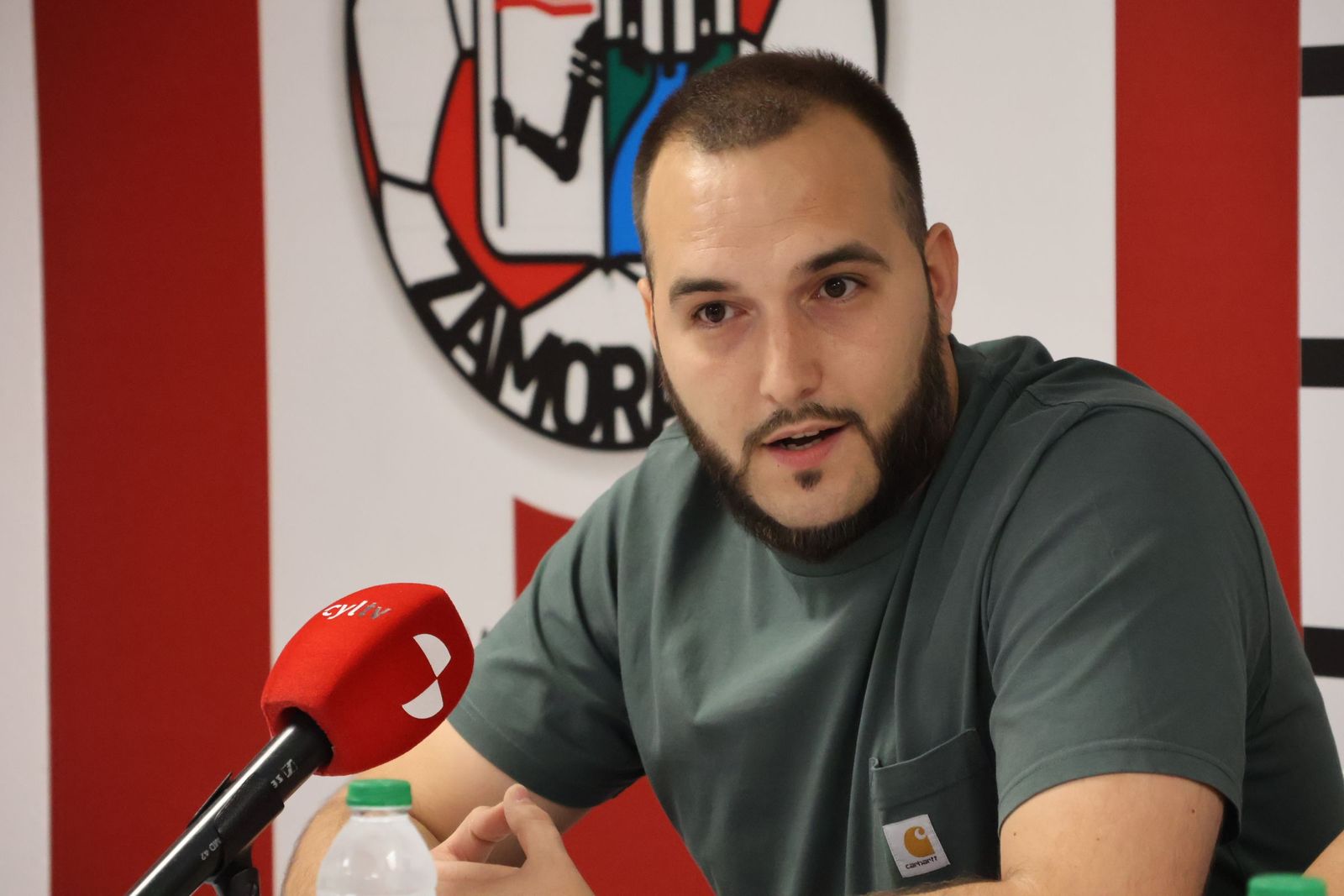 Aarón Riesco en la presentación de Juan Sabas como entrenador del Zamora CF.