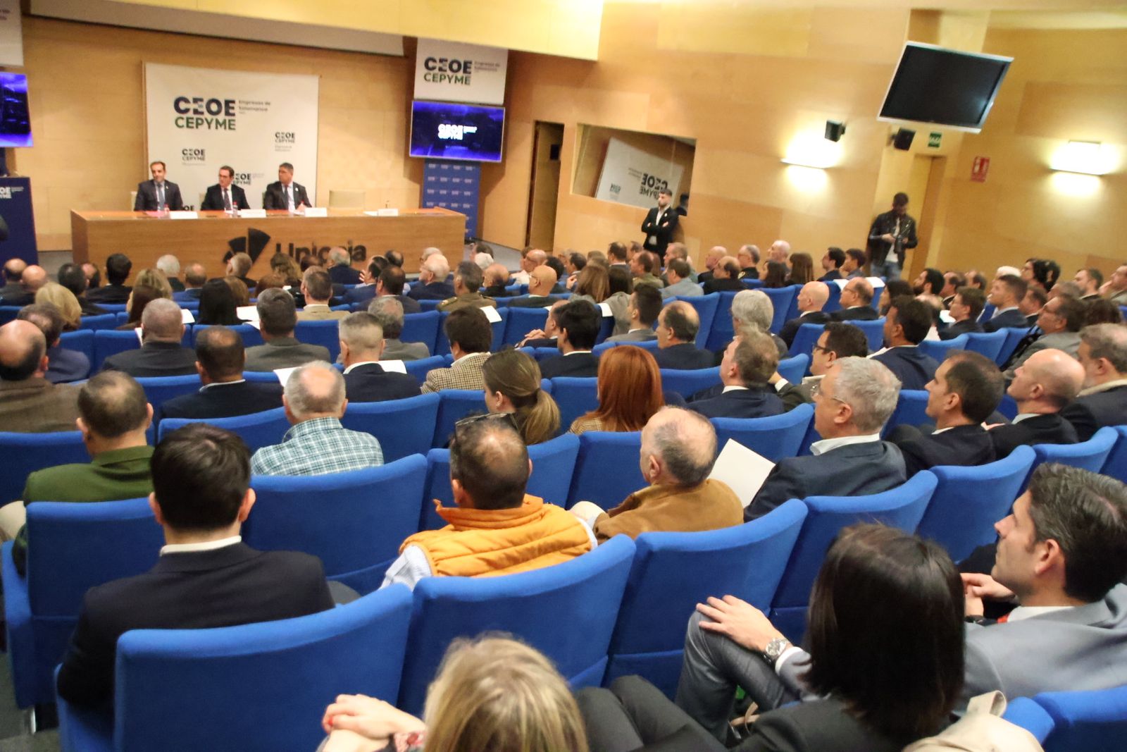 Acto institucional de la unidad empresarial en Salamanca.