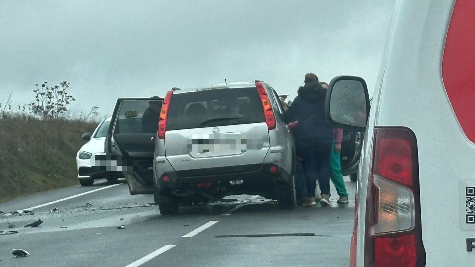 Imagen del otro vehículo implicado en el accidente de tráfico en la carretera de Alba de Tormes, la CL-510