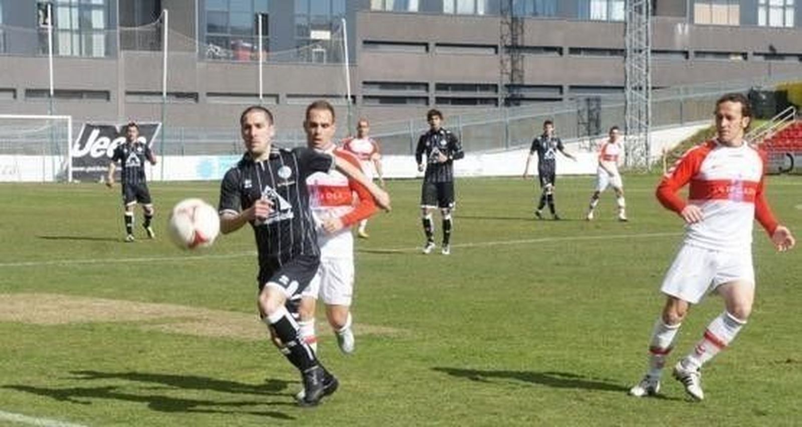 El Guijuelo como local supera ampliamente a la UDS como visitante