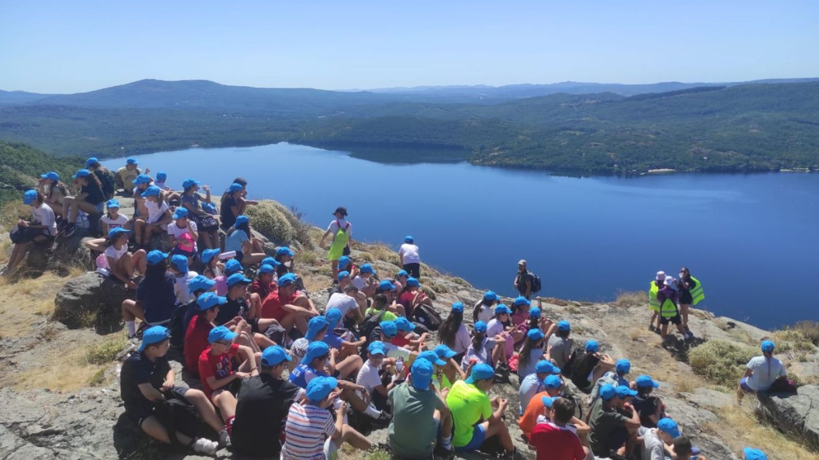 Imágenes de los participantes en el campamento frente al Lago de Sanabria