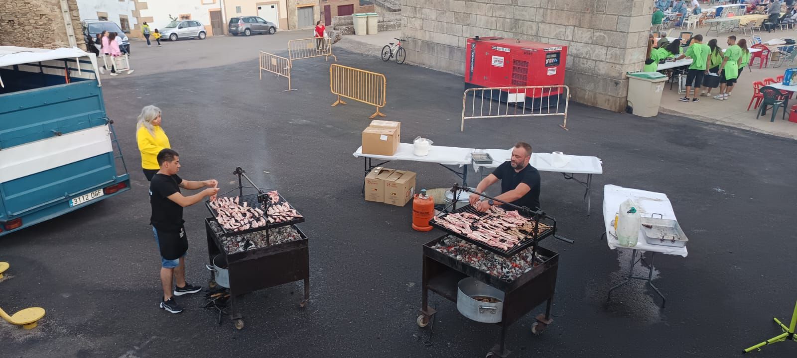 Los vecinos de Pereña de la Ribera se van de cena popular
