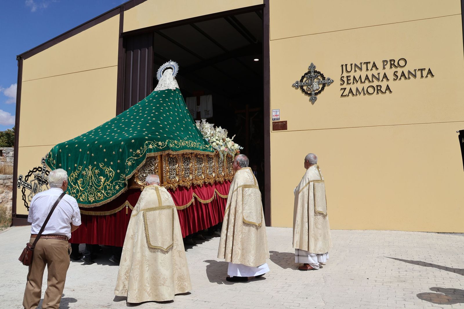 Procesión extraordinaria de la Virgen de La Esperanza