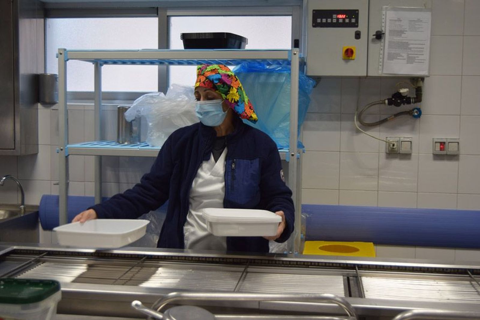 la-delegada-territorial-leticia-garcia-visita-la-cocina-de-linea-fria-del-complejo-asistencial-de-zamora-tras-las-obras-de-mejora-60