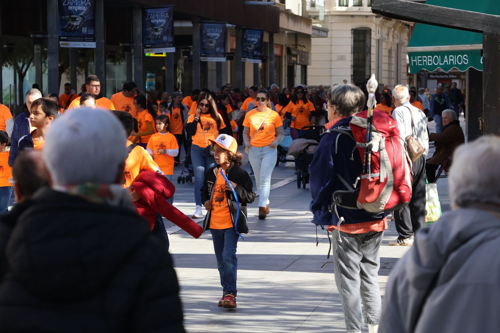 GALERÍA | El centro de Zamora se tiñe de naranja para visibilizar el TDAH