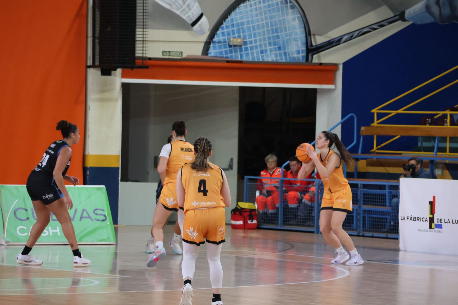 GALERÍA | Encuentro muy ajustado entre el Zamarat y el Domusa Teknik