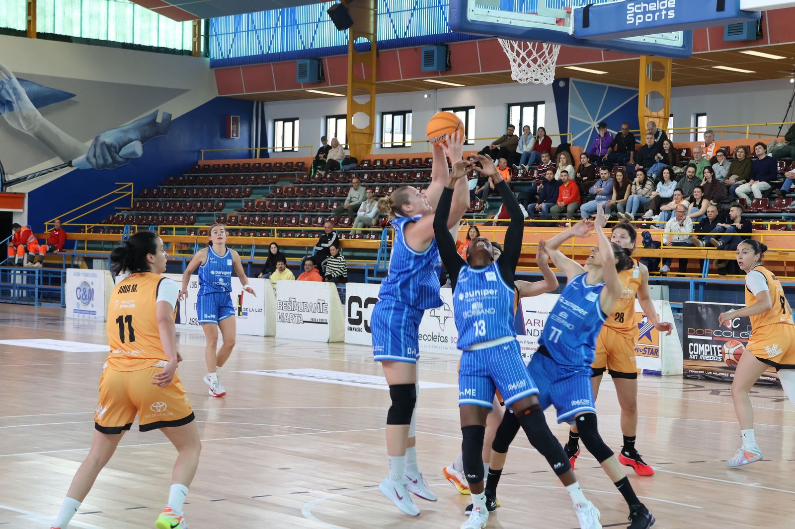 GALERÍA | El encuentro entre el CD Zamarat y el Azul Marino Mallorca, en imágenes