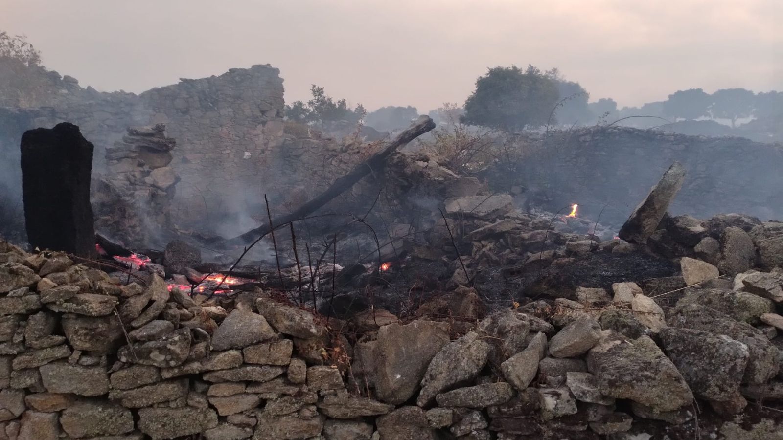 El Groo quemado tras el incendio de Cipérez (5).jpeg