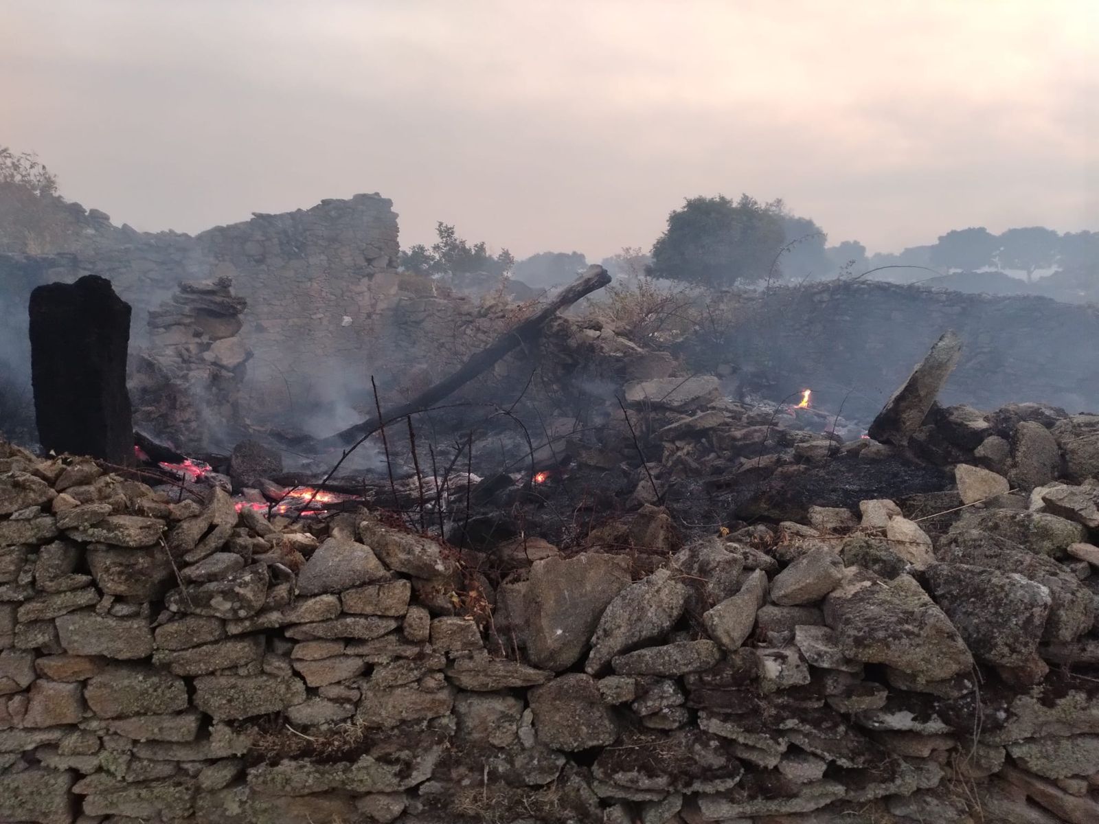 El Groo quemado tras el incendio de Cipérez (5).jpeg