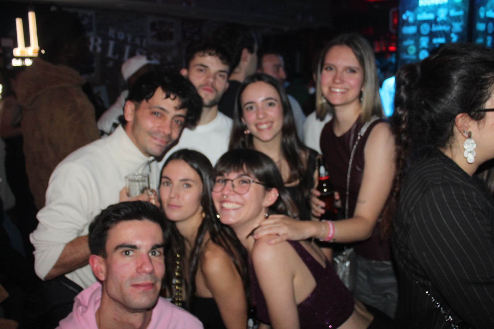 El Fin de Año Universitario continua por los bares de la capital del Tormes tras las doce campanadas