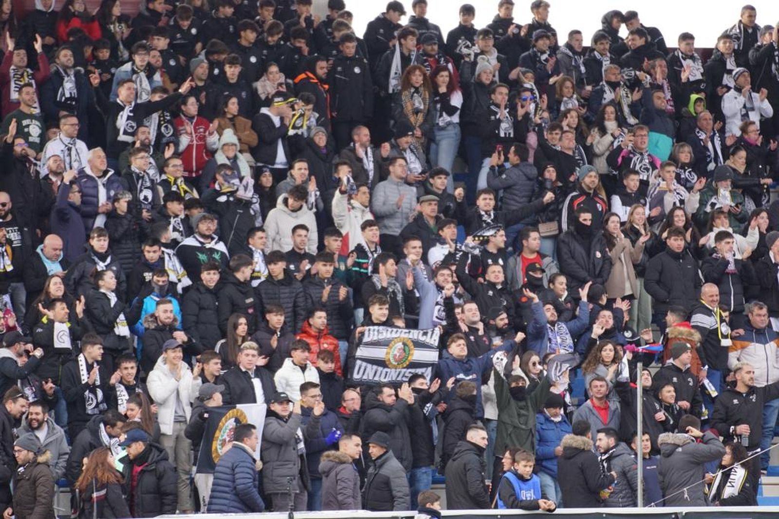 ambiente-en-las-gradas-en-el-partido-de-copa-del-rey-unionistas-sporting-de-gijon-11