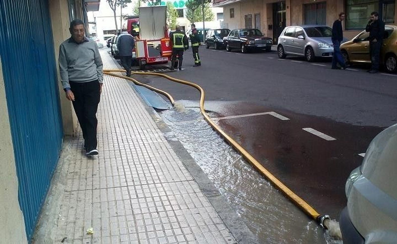 Nuevo reventón de tuberías en la calle Monleón
