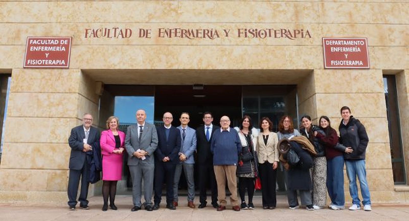 La Facultad de Enfermería y Fisioterapia rinde homenaje a sus antiguos directores y directoras