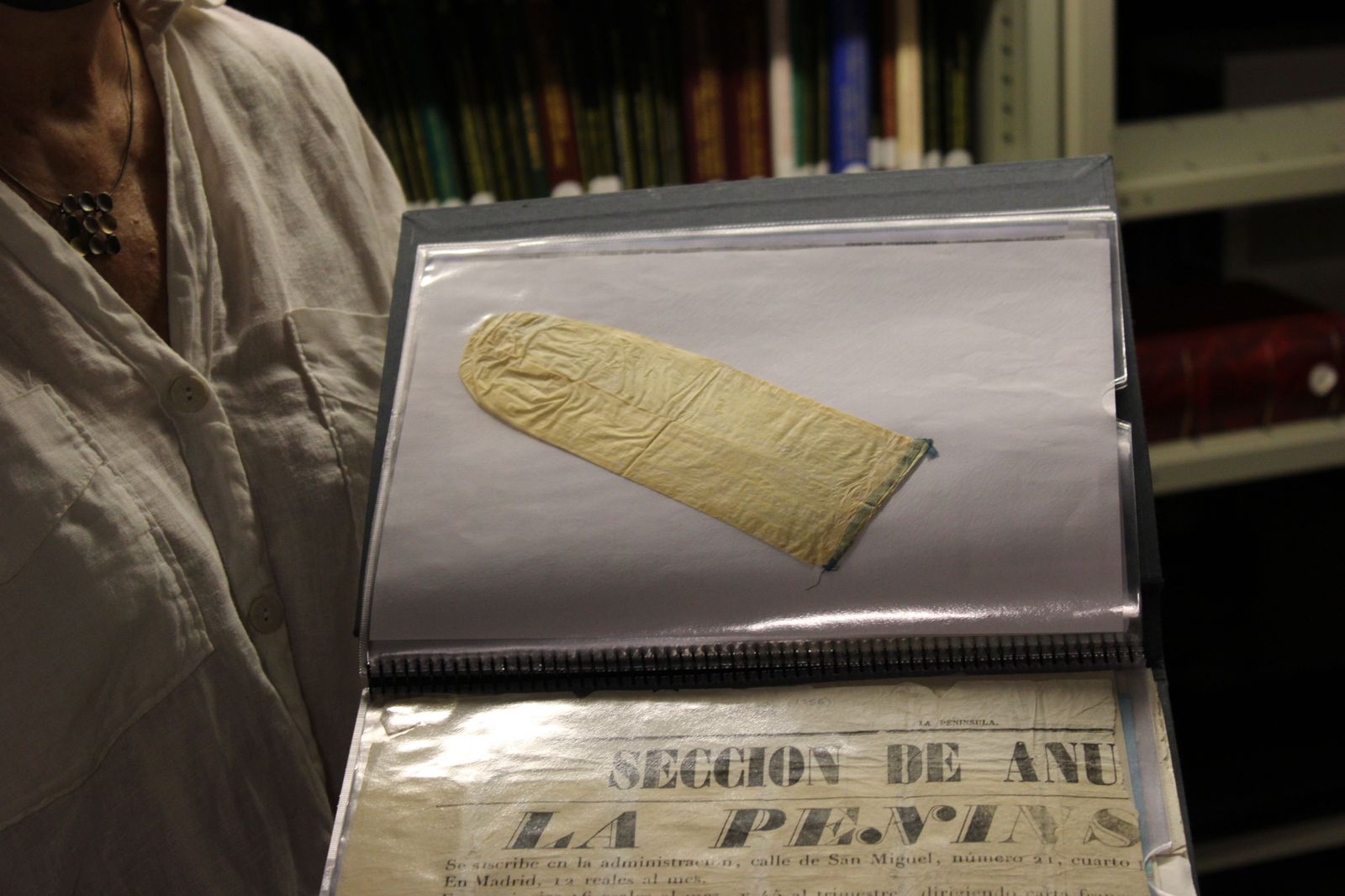 biblioteca-usal-serendipias-libros-historicos-directora-de-la-biblioteca-de-la-usal-libros-32