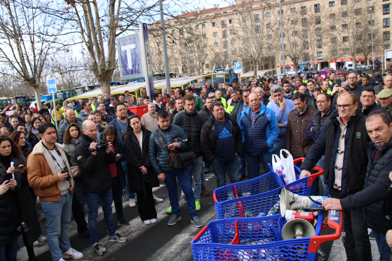 concentracion-profesionales-del-campo-en-el-carrefour-6