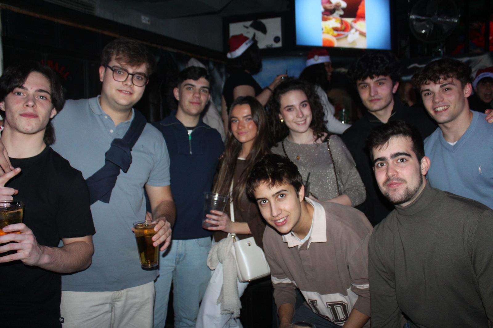 El Fin de Año Universitario continua por los bares de la capital del Tormes tras las doce campanadas