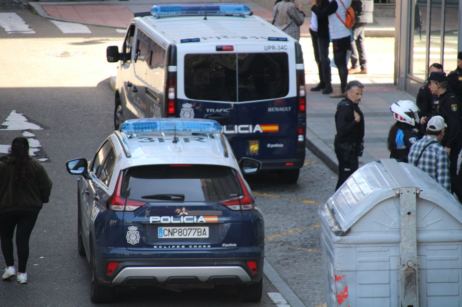 policia-nacional-y-local-en-una-intervencion-en-la-calle-rodriguez-fabres-8